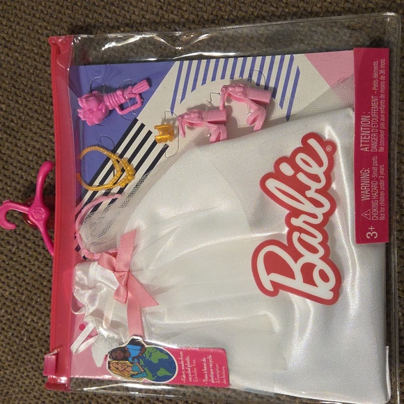 Barbie  Fashion Packs with Accessories - Picture 4 of 7